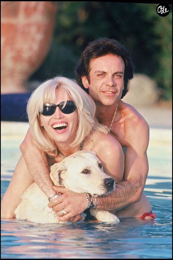 Archives — Amanda Lear dans sa villa de Saint-Rémy-de-Provence avec son mari Alain-Philippe Malagnac.
