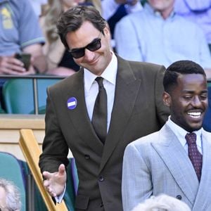 En 2019, le tennisman a acquis une participation d'environ 3 % dans la marque suisse de chaussures de sport On, estimée aujourd'hui à plus de 500 millions de dollars.

Roger Federer dans les tribunes du tournoi de Wimbledon 2026 au All England Lawn Tennis and Croquet Club de Londres, Royaume Uni, le 6 juillet 2026. © Chryslene Caillaud/Psnewz/Bestimage
