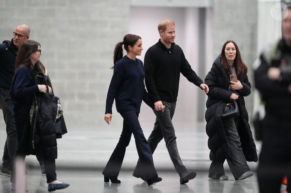 Le duc et la duchesse de Sussex quittent les lieux après la finale de basket-ball en fauteuil roulant entre les États-Unis et Israël au Vancouver Convention Centre (VCC) lors des Invictus Games 2025 à Vancouver, Canada, le dimanche 9 février 2025. Chown Aaron/PA Photos/ABACA