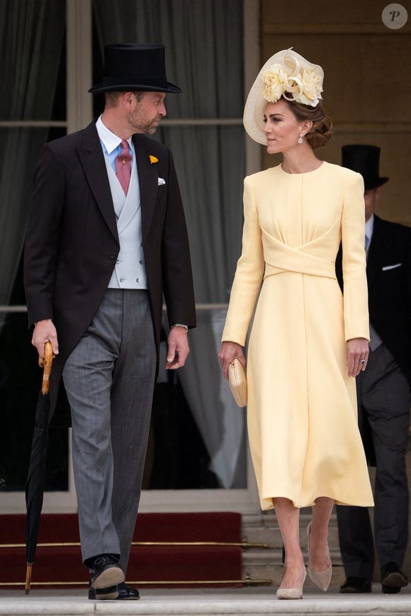 Et voilà que ce mardi 20 mai, elle est apparue à la dernière de Buckingham Palace, aux bars du prince William.
Le Prince et la Princesse de Galles lors de la Royal Garden Party au Palais de Buckingham, Londres, Angleterre, Royaume-Uni, le 20 mai 2025. © Aaron Chown/PA Wire/ABACAPRESS.COM