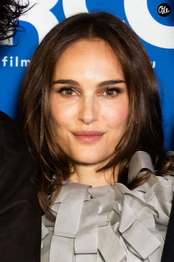 Elle s'est révélée au grand public dans le film "Léon" en 1994, alors qu'elle n'était encore qu'une enfant

Natalie Portman - Avant-première du film d'animation "Arco", produit par N.Portman à l'UGC Ciné Cité Bercy à Paris, le 12 octobre 2025. 
© Julien Sarkissian / Bestimage