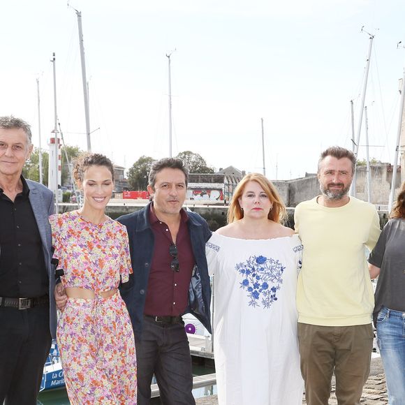 Ariane Séguillon s'est confiée à "Rewell"
Grégoire Champion, Pierre Deny, Linda Hardy, Farouck Bermouga, Ariane Seguillon, Alexandre Brasseur, Vanessa Demouy, Clément Remiens - Photocall de la série "Demain nous appartient" lors de la 21ème édition du Festival de la Fiction TV de la Rochelle.
© Patrick Bernard / Bestimage