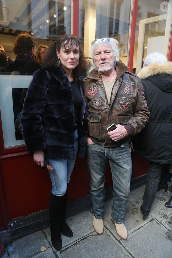 Hugues Aufray et sa compagne Murielle - Vernissage de l'exposition "Serge Gainsbourg" à la galerie de l'instant à Paris, le 28 mars 2018. © CVS/Bestimage