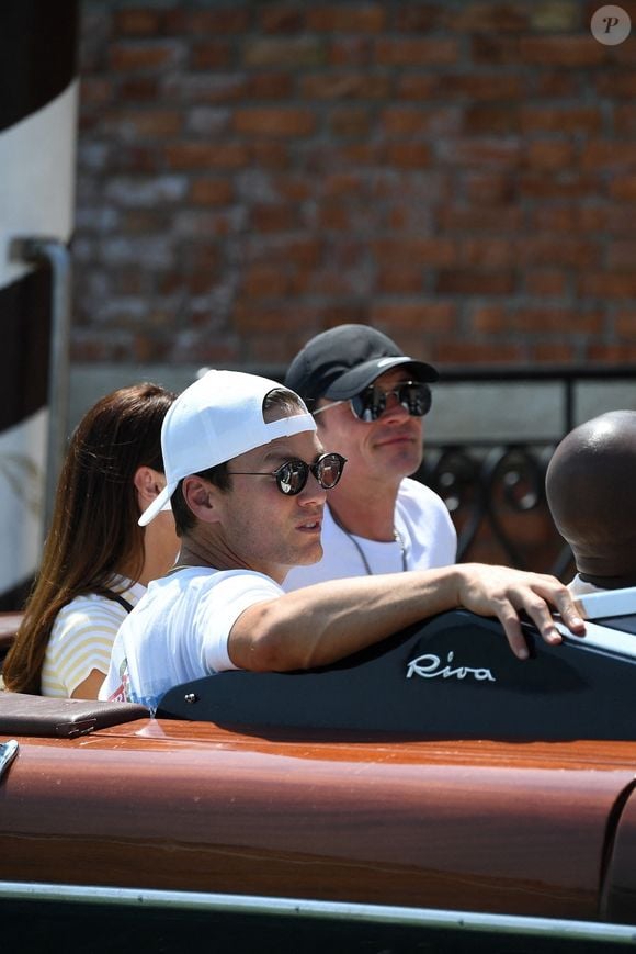 Orlando Bloom et Tom Brady prennent un bateau-taxi à Venise, la veille du mariage de Jeff Bezos et Lauren Sanchez, le 26 juin 2025. Backgrid UK/ Bestimage