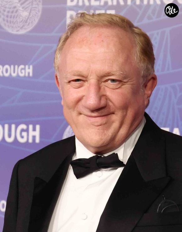 Avec cette acquisition, PPR intègre une maison rentable, réalisant 170 millions d'euros de chiffre d'affaires en 2010 et bénéficiant d'une forte notoriété internationale. 

François-Henri Pinault lors de la 12e cérémonie des Breakthrough Prize au Barker Hangar à Santa Monica, le 18 avril 2026. © Photo Press Service / BESTIMAGE