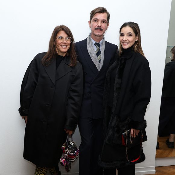 "Santé ! Quelle chance d'être entouré de tant d'amour et de joie pour célébrer ce 10ème anniversaire @christiesparis ! La plus belle façon de commencer cette année spéciale. Merci à vous"), a commenté Elie Top sur Instagram, en légende de plusieurs clichés de la soirée.

Exclusif - Camille Miceli, La princesse Clotilde Courau de Savoie et Elie Top - Vernissage de l'exposition "Liaisons dangereuses & Métamorphoses" du créateur Elie Top à l'occasion de ses 10 ans de création chez Christie's à Paris le 27 janvier 2025. © Denis Guignebourg/BestImage