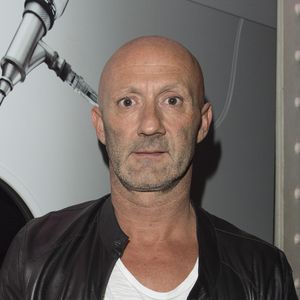 Ce jeudi 13 août 2026, Zinédine Zidane, nouveau sélectionneur de l'équipe de France, a nommé Fabien Barthez au poste d'entraîneur des gardiens de but;

Fabien Barthez - Présentation de la nouvelle marque de montre HYT au VIP Room à Paris 

© Pierre Perusseau/Bestimage