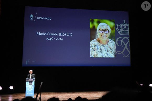 Jean Charles Curau, le secrétaire général de la Fondation Prince Pierre, a rendu un hommage à Marie Claude Beaud qui fut le directeur du Nouveau Musée National de Monaco de 2009 à 2021 et la vice-présidente du conseil artistique et membre du conseil d'administration de la fondation Prince Prince 
.La princesse Caroline de Hanovre et sa fille Charlotte Casiraghi ont assisté à la cérémonie de proclamation de l'édition 2025 des Prix de la Fondation Prince Pierre à l'opéra Garnier à Monaco, le 14 octobre 2025 © Bruno Bebert / Bestimage