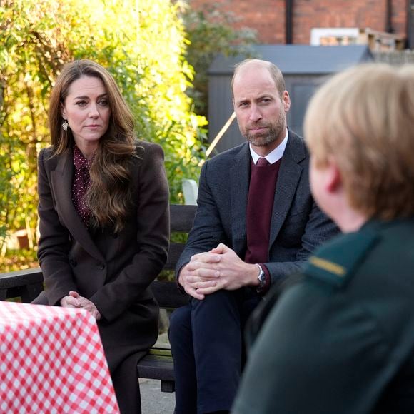 Le prince William, prince de Galles, et Catherine (Kate) Middleton, princesse de Galles, visitent le centre communautaire de Southport pour rencontrer les familles des personnes prises dans l'attaque au couteau de Southport plus tôt cette année, à Southport, Merseyside, Royaume-Uni, le 10 octobre 2024. © Danny Lawson/WPA-Pool/Bestimage