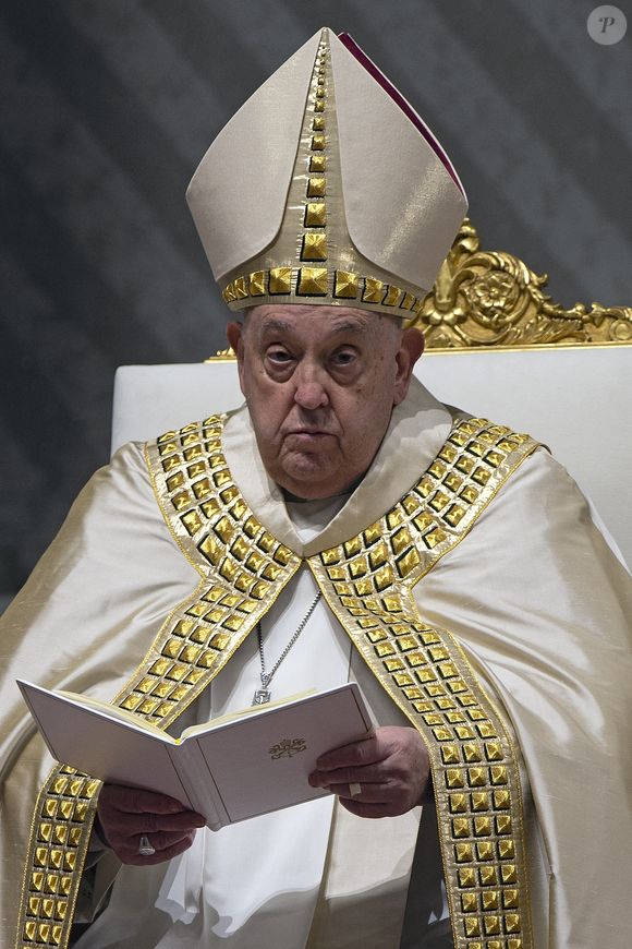 Rétro - Le pape François est décédé à l'âge de 88 ans.
Jorge Mario Bergoglio, plus connu sous son nom de règne, François, est mort ce lundi 21 avril à 88 ans. Né en 1936 à Buenos Aires en Argentine, Jorge Mario Bergoglio était le premier pape non-européen depuis le VIIIe siècle.