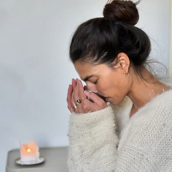 Plus de 1 000 personnes méditeront ensemble pour “créer une vague de paix et de positivité” ajoute-t-elle. 

Tatiana Silva sur Instagram