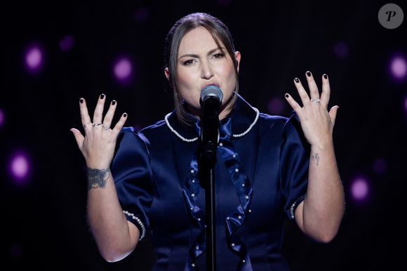 "J'ai vu qu'on parlait de moi pour le concours, ça m'a beaucoup touchée. Si on pense à moi pour représenter un pays, ça veut dire qu'on me place assez haut vocalement. Si un jour, l'occasion se présentait, ce serait un honneur", a-t-elle confié.

Exclusif - Linh pour les surprises de J.PCastaldi, C.Lara et F.X.Demaison lors de l'enregistrement de l'émission "La Boîte à secrets", présentée par F.Bollaert et diffusée le 9 janvier 2026 sur France 3, dans les studios du Lendit à Saint-Denis, France, le 2 décembre 2025. © Cyril Moreau/Bestimage