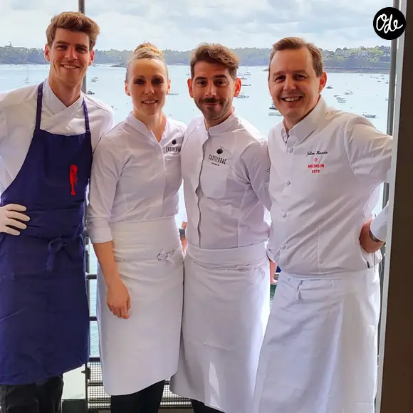 Après onze années riches en souvenirs, il passe le relais à Brice Lenglet, avec qui il a travaillé pendant un mois pour assurer la transition.

Le chef Julien Hennote, du seul restaurant étoilé de la ville, rend son tablier.