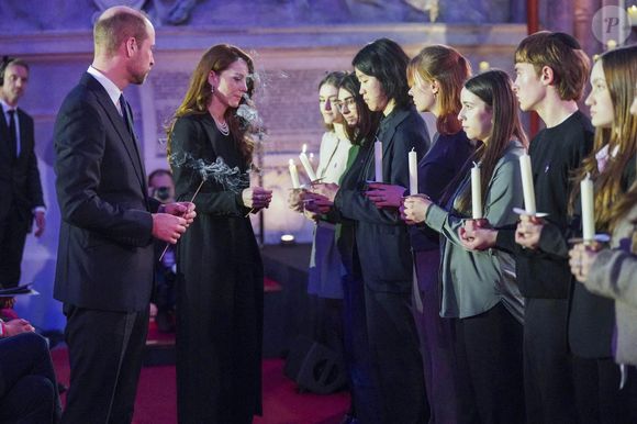 Le Prince et la Princesse de Galles allument des bougies lors d'une cérémonie au Guildhall de Londres, pour commémorer la Journée de la mémoire de l'Holocauste et le 80e anniversaire de la libération d'Auschwitz-Birkenau. Lundi 27 janvier 2025. Londres, Royaume-Uni. Photo by Arthur Edwards/The Sun/PA Wire/ABACAPRESS.COM