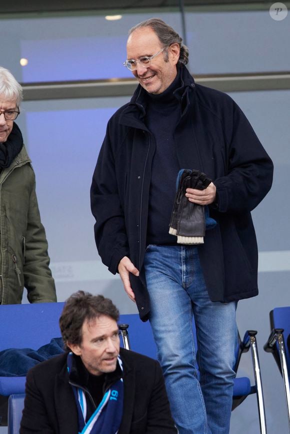 Xavier Niel et Antoine Arnault - Célébrités dans les tribunes du match de football de Ligue 2 entre le Paris FC et le FC Annecy au Stade Charlety à Paris le 23 novembre 2024. © Cyril Moreau/Bestimage