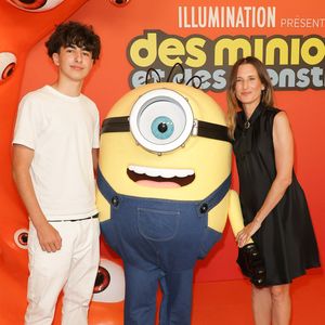 Camille Cottin et son fils se sont montrés très complices sur le photocall.

Camille Cottin et son fils Léon - Première du film "Des Minions et des Monstres" au cinéma le Rex à Paris le 23 mars 2026. © Coadic Guirec/Bestimage