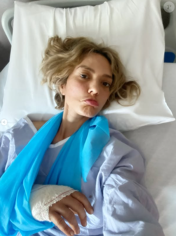 C'est d'ailleurs depuis l'établissement qu'elle s'est dévoilée, précisant y avoir été transportée d'urgence par les pompiers.

Celine Vitcoq, ancienne actrice de "Plus belle la vie" sur Instagram
