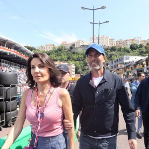 Zinedine et Veronique Zidane  - Les célébrités dans les paddocks la veille du Grand Prix de Formule 1 (F1) de Monaco le 24 mai 2025.
© Jean-François Ottonello / Nice Matin / Bestimage