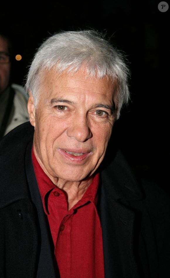 L'acteur et humoriste français Guy Bedos arrive au Pavillon Gabriel à Paris pour l'enregistrement de l'émission de Michel Drucker 'Vivement Dimanche' à Paris, France, le 31 octobre 2006. Photo Denis Guignebourg/ABACAPRESS.COM