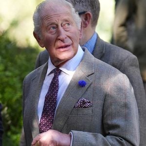 Ses mémoires reviennent aussi sur le comportement de Charles III après la mort de Diana.

Le roi Charles III se rend au parc national de Cairngorms et rencontre les personnes ayant joué un rôle essentiel dans la maîtrise des incendies de Glenmore et d'Abernethy, qui ont ravagé plus de 3 300 hectares de terres dans les Highlands écossais (Royaume-Uni) le 16 septembre 2026.
Crédit : Julien Burton / Bestimage