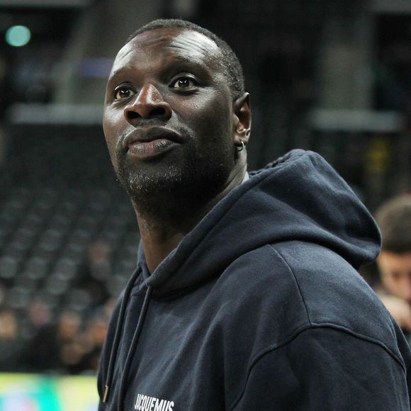 Omar Sy - Des célébrités assistent à la victoire du club Paris Basketball face au Baskonia Vitoria (67-65) à l'Adidas Arena à Paris, le 1er novembre 2024. 
© Jonathan Rebboah / Panoramic / Bestimage