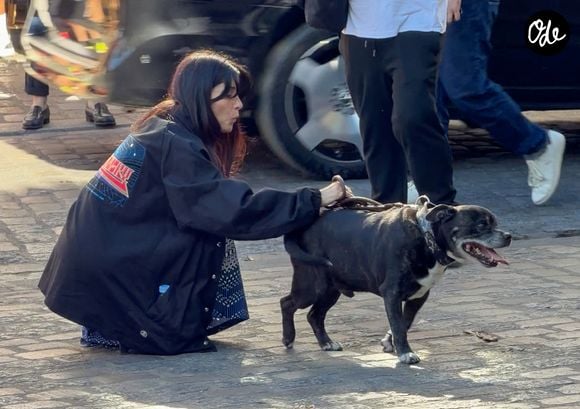 Elle va désormais devoir s'occuper de son chien prénommé "Jaws" en référence au célèbre film "Les Dents de la mer"

Gaëlle Constantini arrive aux obsèques de son compagnon Vincent Belorgey alias "Kavinsky" avec son chien "Jaws" en l'église Saint-Pierre-de-Montmartre le 12 août 2026.
© Laura Happening / Bestimage