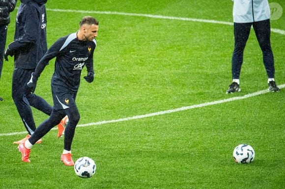 Jonathan Clauss - Entrainement de l’équipe de France au Stade de France à Saint-Denis, le 22 mars 2025. Baptiste Autissier / PsnewZ / Bestimage