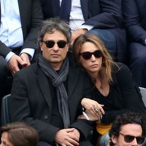 Laura Smet et son compagnon Raphaël - People dans les tribunes de la finale homme des internationaux de France de Roland Garros à Paris le 5 juin 2016. © Moreau-Jacovides / Bestimage