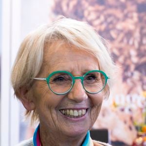 Jacqueline Pin, épouse Mercorelli, dite Mercotte de passage sur le sirha 2021 fait des selfies avec ses admiratrices, le 26 Septembre 2021 à Lyon, France. © Sandrine Thesillat / Panoramic / Bestimage