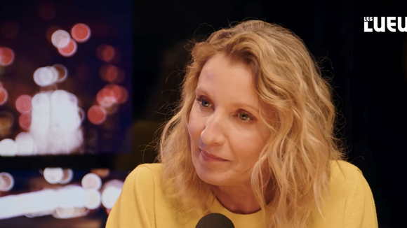 Alexandra Lamy au micro du podcast "Les Lueurs", le 5 avril 2026.