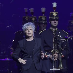 Le concept ? Un van aménagé ultra-futuriste qui se gare directement dans les coulisses ou sur le camp de base des stars. À l'intérieur, une cabine de cryothérapie dernière génération attend les musiciens dès leur descente de scène. 

Nicola Sirkis lors du concert caritatif "Sentinelles d'un soir" au profit de l'association Bleuet de France à la salle Pleyel à Paris le 30 mai 2024.

© Jack Tribeca / Bestimage