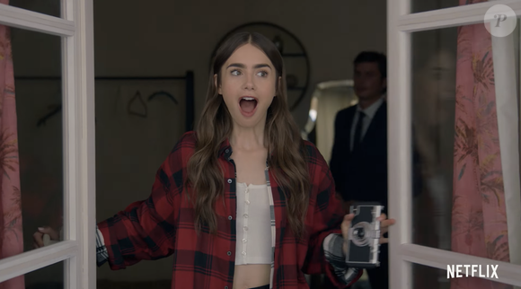 L'immeuble du 1, place de l'Estrapade abrite au cinquième étage l'appartement occupé par le personnage d'Emily dans la série "Emily in Paris" sur Netflix.