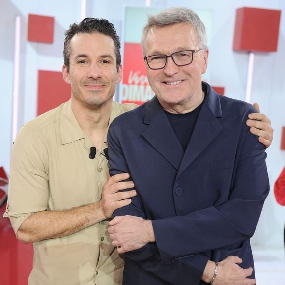 Jeremy Ferrari et Laurent Ruquier lors de l'enregistrement de l'émission "Vivement dimanche" au studio Rive Gauche, présentée par M.Drucker avec une diffusion sur France 3 le 8 mars 2026, à Paris, France, le 25 février 2026. © Guillaume Gaffiot/Bestimage
