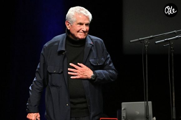 Un projet qui lui permet de poursuivre sa passion du septième art tout en retrouvant une région chère à son cœur.

Claude Lelouch, le président d'honneur du Festival, durant la soirée d'ouverture de la 2eme édition du WAIFF ( World A.I. Film Festival) dans la salle Debussy du Palais des Festivals à Cannes, le 21 avril 2026, un événement inédit dédié aux interactions entre les nouvelles technologies et la création cinématographique et audiovisuelle. © Bruno Bebert / Bestimage