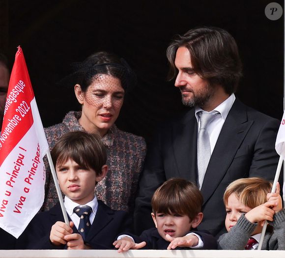 Andrea Casiraghi, son fils Sacha, Charlotte Casiraghi, Dimitri Rassam, Raphaël Elmaleh, Balthazar Rassam et Maximilian Casiraghi lors de la Fête Nationale de la principauté de Monaco, le 19 novembre 2022.
© Claudia Albuquerque/Bestimage