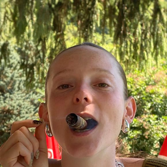 L’été dernier, elle assurait déjà la première partie de Gazo à La Courneuve, un tremplin majeur pour sa carrière...

Instagram de la petite-fille de Jacques Higelin qui se fait un nom dans le rap, Liouba. @superliouba