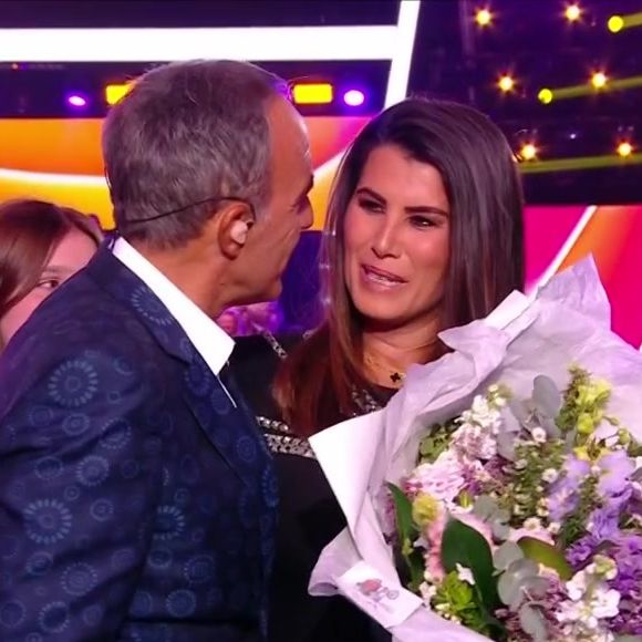 Après 13 ans de bons et loyaux services, Karine Ferri quitte "TF1". Une décision qu'elle avait officialisée l'été dernier sur son compte Instagram où elle annonçait rejoindre "RMC". 

TF1 "The Voice" Karine Ferri avec Nikos Aliagas