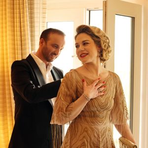 Ce dernier lui a fait découvrir les joyaux de son île de beauté

Exclusif -   Emilie Dequenne (En Dior) se prépare pour la 95ème édition de la cérémonie des Oscars à Los Angeles dans sa chambre d'hôtel (Le Sofitel Beverly Hills) avec son mari Michel Ferracci (en Fursac) le 12 mars 2023 Agence / Bestimage