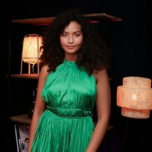 Vaimalama Chaves pose pour notre entretien En Privé avec, dans le cadre de la promotion de son premier livre "O Vai" (éd. First) - dans les locaux de Webedia