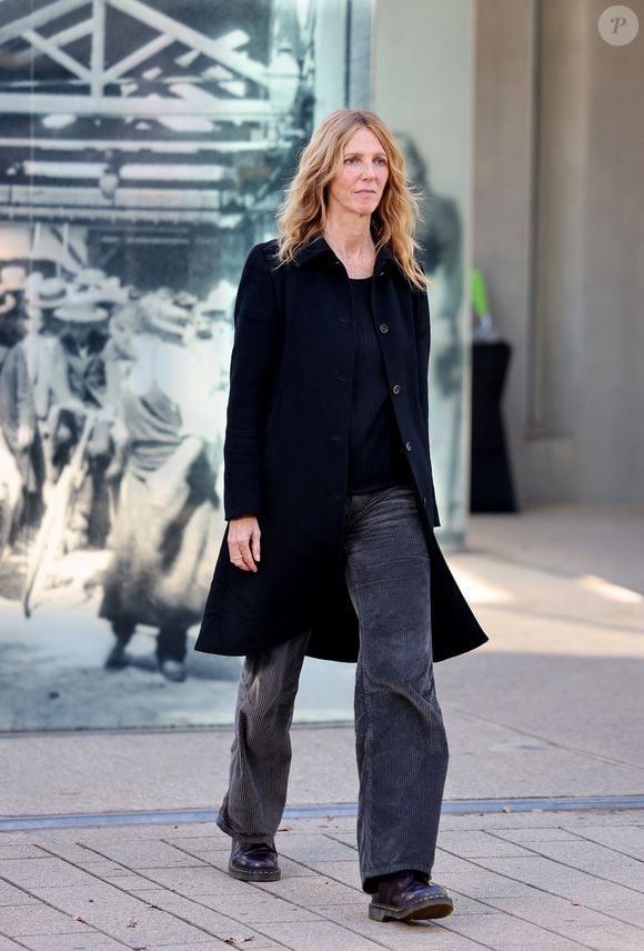 Sandrine Kiberlain - I.Huppert a dirigé le tournage de la reproduction du film documentaire muet de 1895 par le regretté cinéaste français Louis Lumière « La Sortie de l'usine Lumière à Lyon » dans le cadre de la 16ème édition du Festival Lumière de Lyon, France, le 19 octobre 2024. © Dominique Jacovides/Bestimage