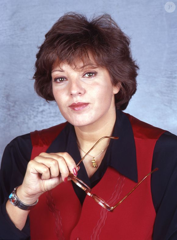 Des kilos qu'elle a mis du temps à perdre par peur de décevoir les téléspectateurs. Une raison bien surprenante mais qu'elle explique de façon claire : 

Archives - Laurence Boccolini - portrait
JLPPA / Bestimage