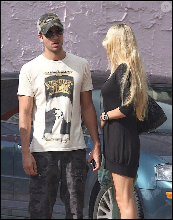 Anna Kournikova  et Enrique Iglesias partent déjeuner à Miami Beach. @ KADENA PRESS / BESTIMAGE