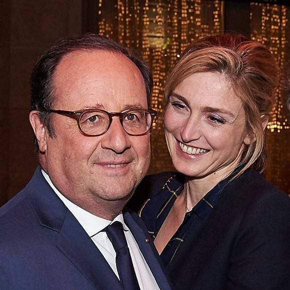 François Hollande et Julie Gayet forment un couple depuis plus de dix ans ! 

François Hollande et sa compagne Julie Gayet - After-party de la saison 3 de la série "dIx pour cent" au Montana à Paris. © Damien Boisson-Berçu via Bestimage
