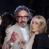 Emmanuelle Béart : "15 ans d'amour et 7 ans de mariage" avec Frédéric Chaudier, que sait-on sur son mari ?