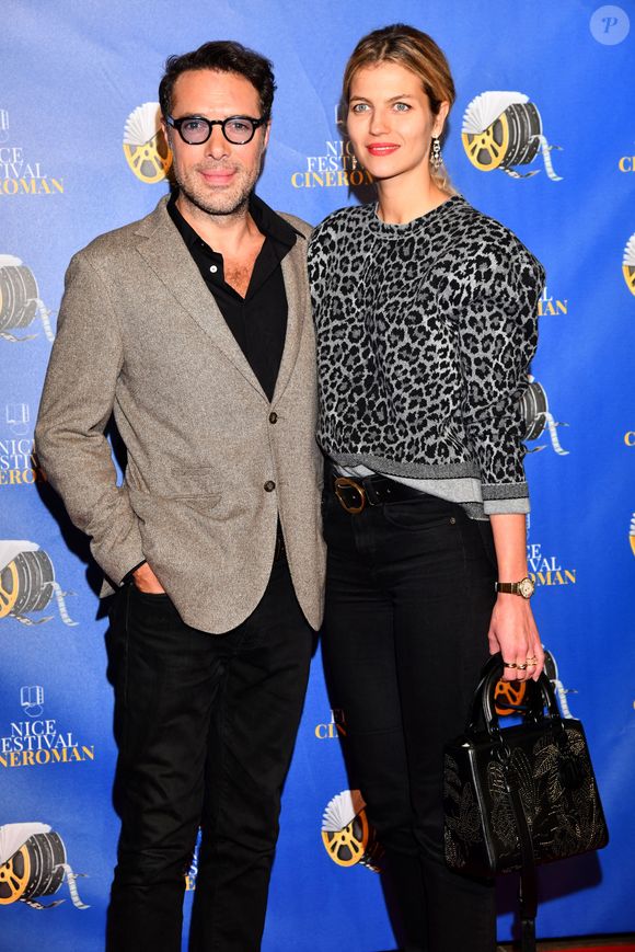 Nicolas Bedos, le président du Jury, et sa compagne Pauline Desmonts lors de la soirée de clôture de la 3eme édition du Festival Cinéroman à Nice, le 24 octobre 2021
©Bruno Bebert / Bestimage