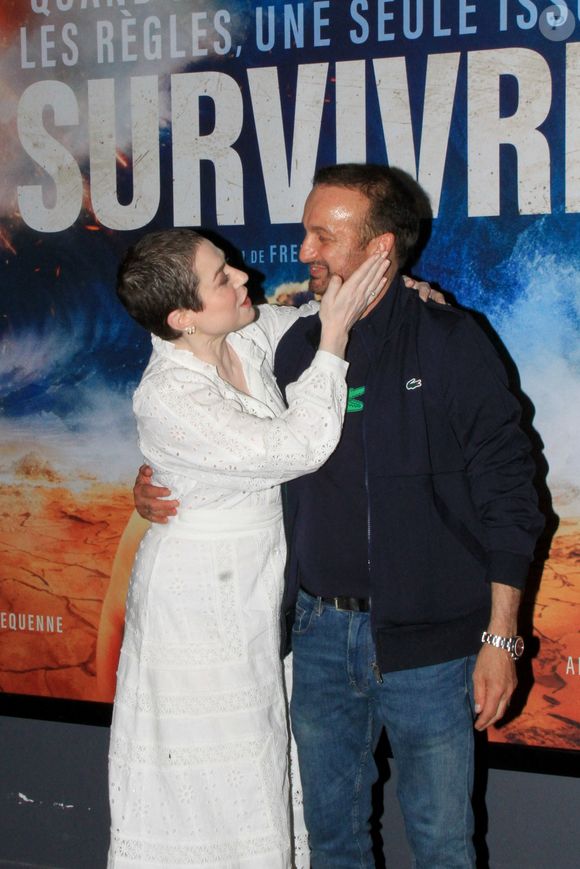 Émilie Dequenne et son mari Michel Ferracci au photocall de l'équipe du film "Survivre" au cinéma UGC Ciné Cité Bercy à Paris le 18 juin 2024.

© Philippe Baldini / Bestimage