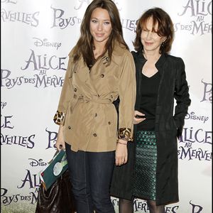 Laura Smet et Nathalie Baye à la première du spectacle "Alice au pays des merveilles" au théâtre Mogador à Paris
OLIVIER BORDE / BESTIMAGE