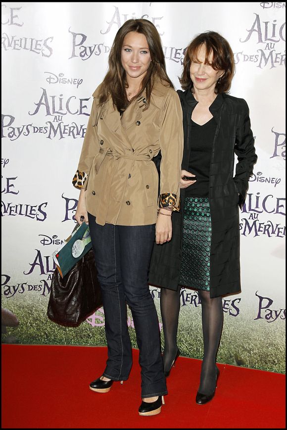 Laura Smet et Nathalie Baye à la première du spectacle "Alice au pays des merveilles" au théâtre Mogador à Paris
OLIVIER BORDE / BESTIMAGE