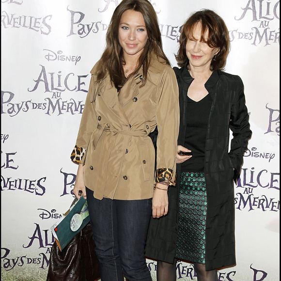 Laura Smet et Nathalie Baye à la première du spectacle "Alice au pays des merveilles" au théâtre Mogador à Paris
OLIVIER BORDE / BESTIMAGE