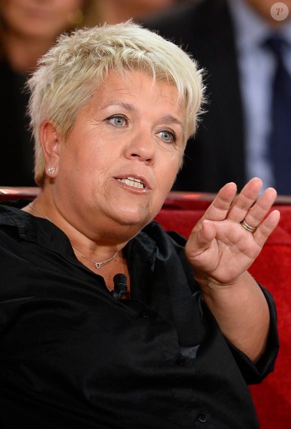 En scooter électrique aux Enfoirés pour se déplacer, Mimie Mathy ravie d' être de retour : "J'ai choisi d'assumer certains défauts physiques" : Le  diaporama - Purepeople